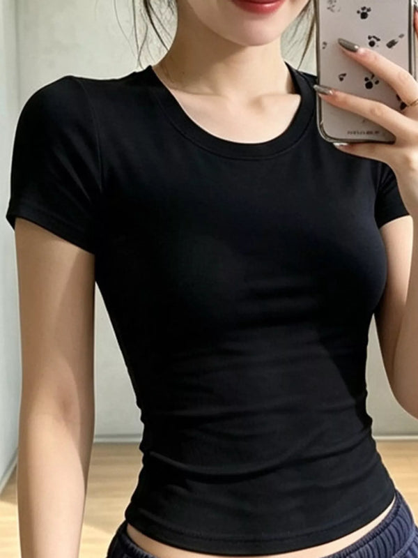 Black short-sleeve crew-neck T-shirt, front view in mirror selfie