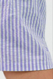 Close-up of violet vertical stripes and leg opening