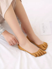 Ochre toe socks worn with low-cut sides