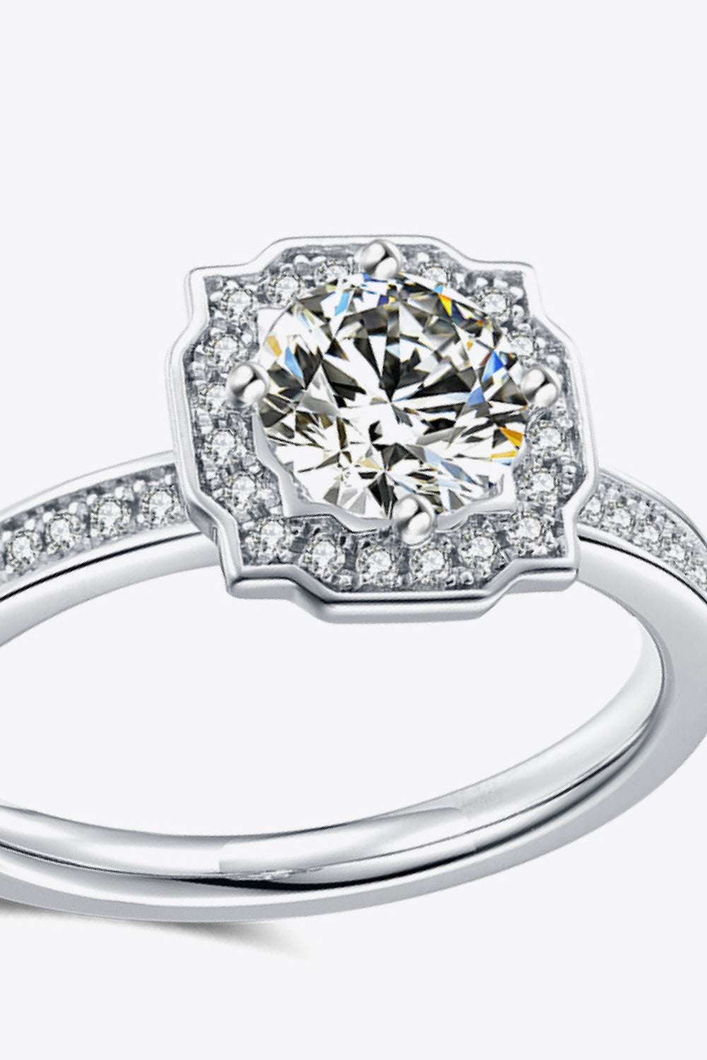 1 carat moissanite ring in platinum-plated 925 sterling silver, close-up view