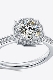 1 carat moissanite ring in platinum-plated 925 sterling silver, close-up view