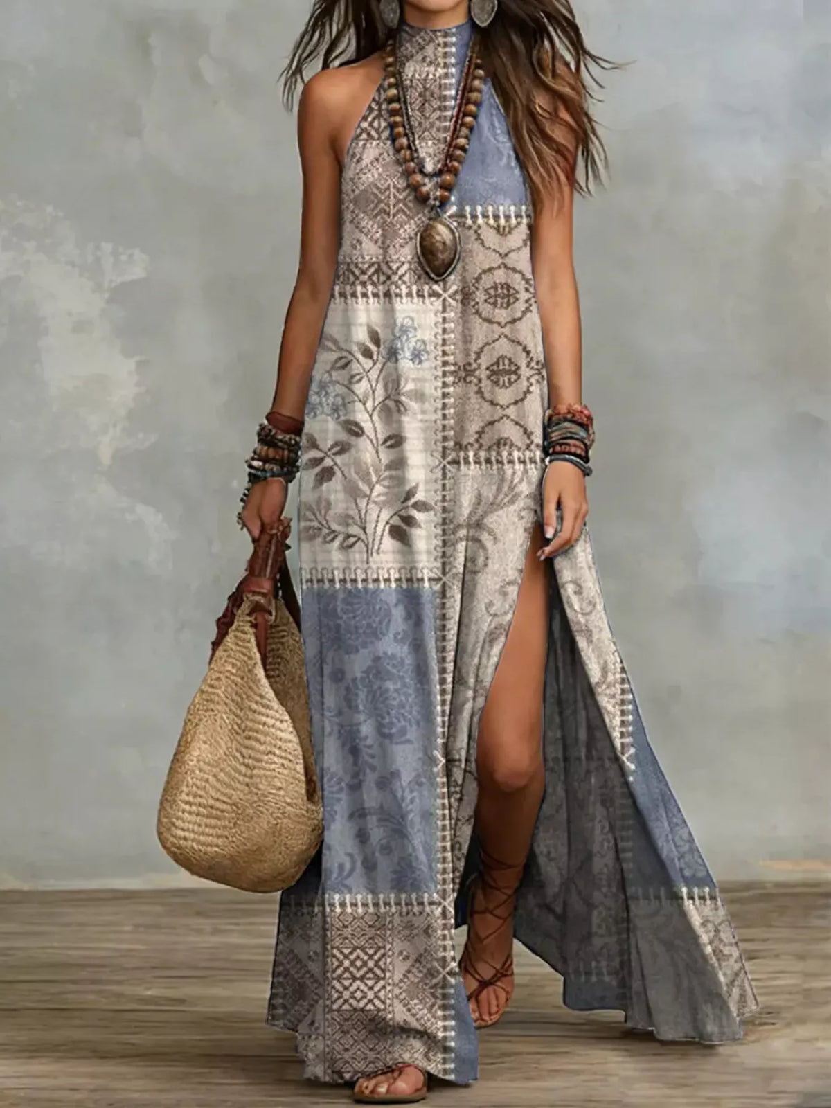 Sleeveless maxi dress with beige geometric print, side slit and blue-gray panels