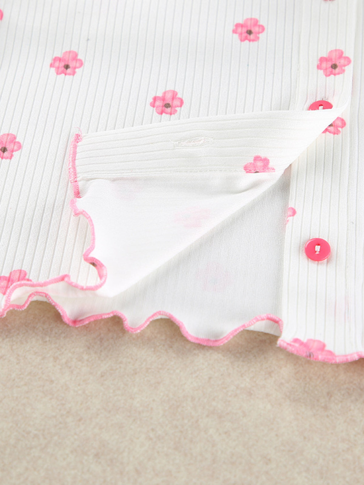 White ribbed floral-print shorts with pink scalloped hem detail