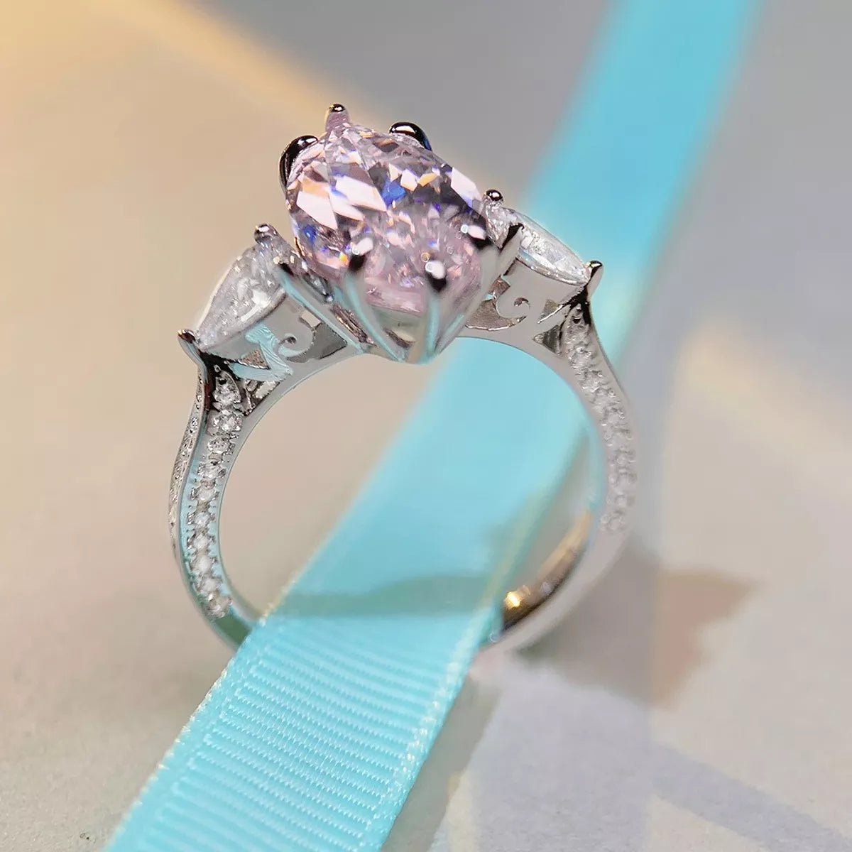925 sterling silver geometric ring, close-up