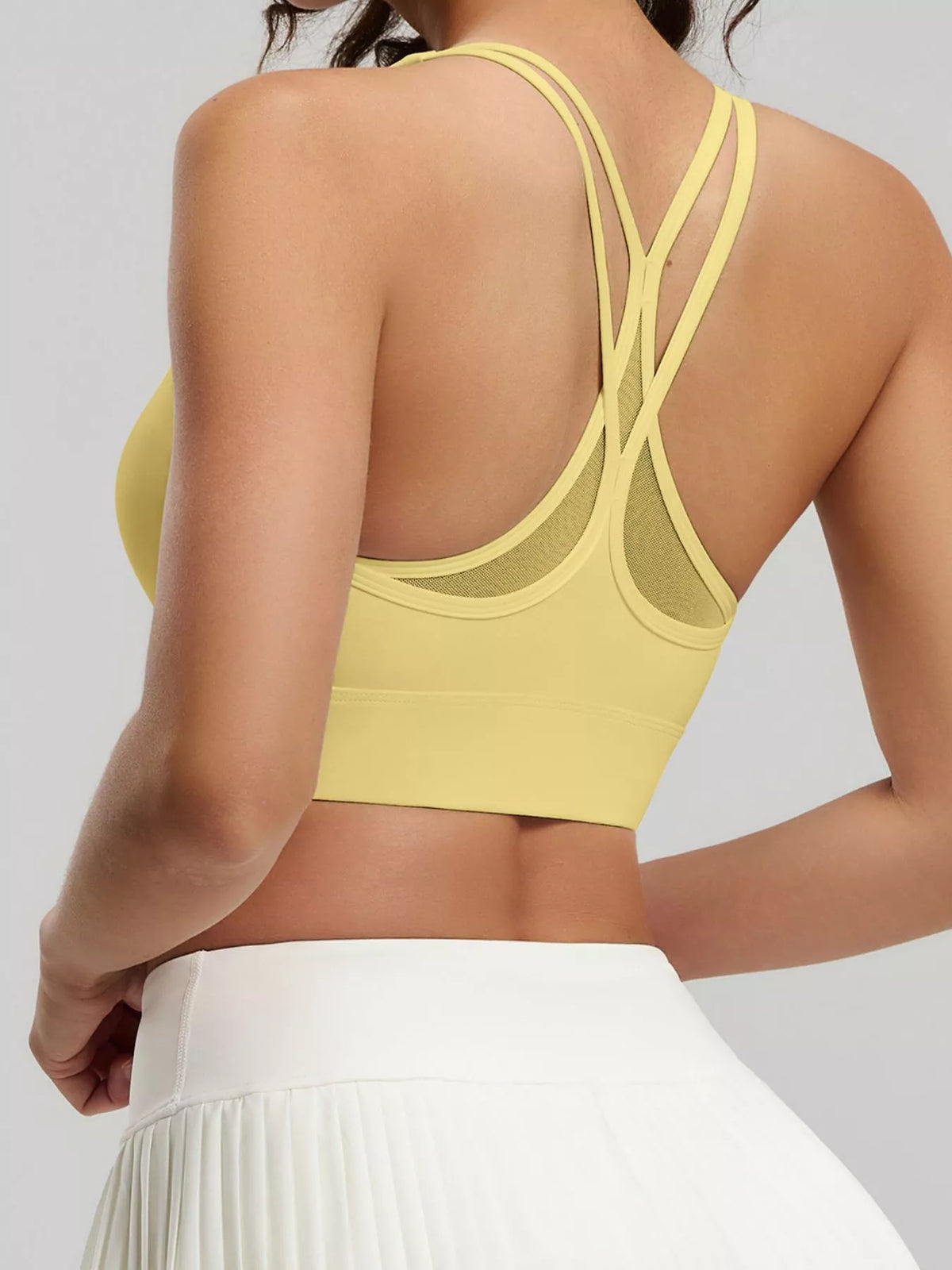 Women's scoop-neck active bra with removable padding