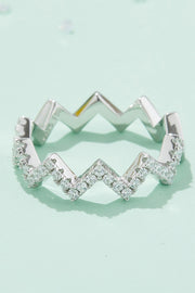 0.38 carat moissanite wavy band ring in platinum-plated 925 sterling silver, close-up