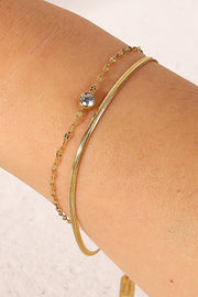 Gold double-layer bracelet arranged on a wrist