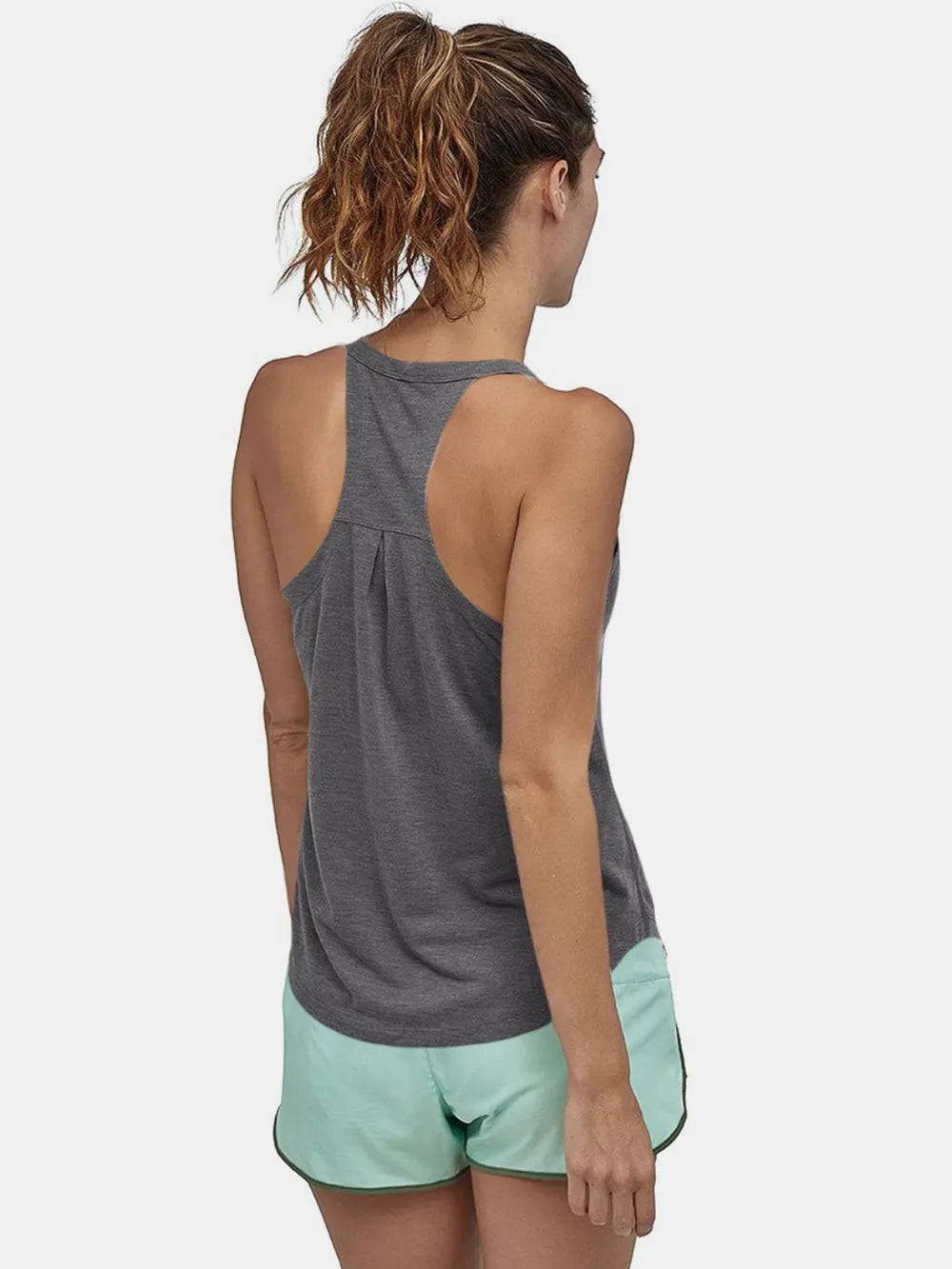 Close view of garment details of scoop neck active tank