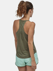 Back view showing fit of scoop neck active tank