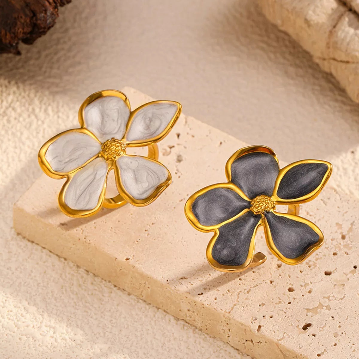Black- and white-petal flower rings shown from above